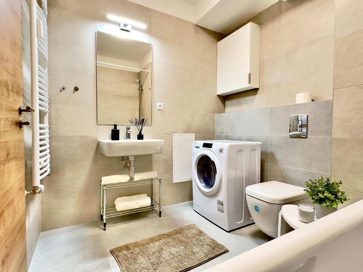 Yarn - Brand New - Free Parking - Balcony With City View - Central Shopping Mall Bratislava Exteriör bild